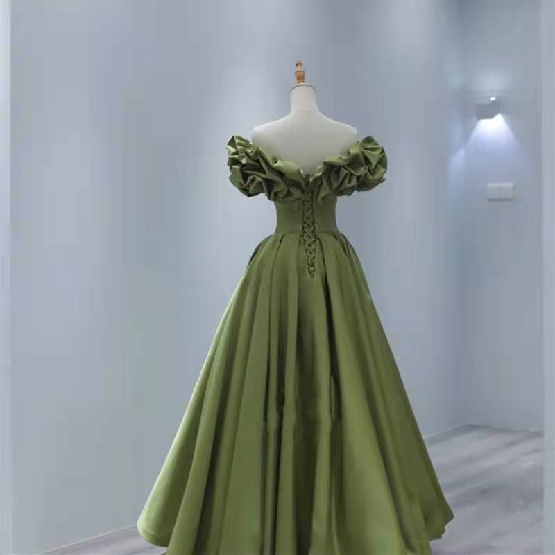 Elegant French Evening Dress for Women - Green or Red, Princess-Style - The Cool Collective AU